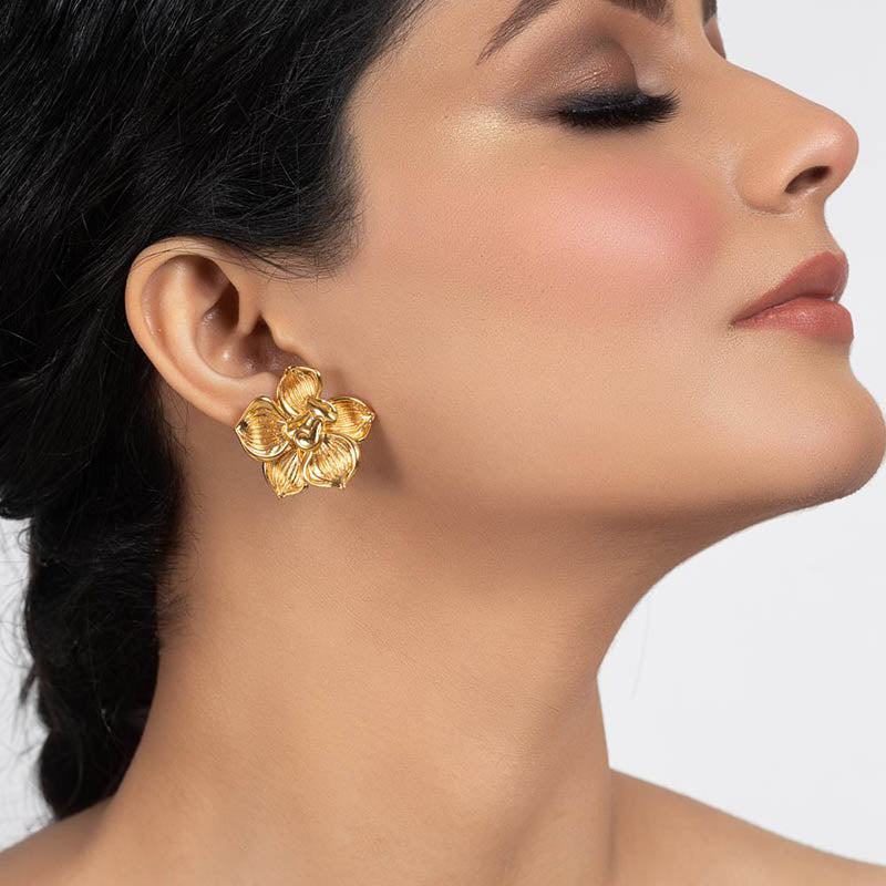 Load image into Gallery viewer, Matte Gold Fiore Studs
