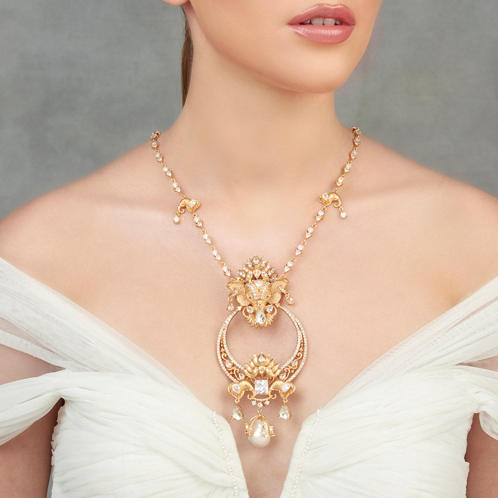 Alfil Crescentic Pendant