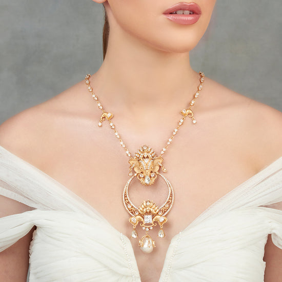 Alfil Crescentic Pendant